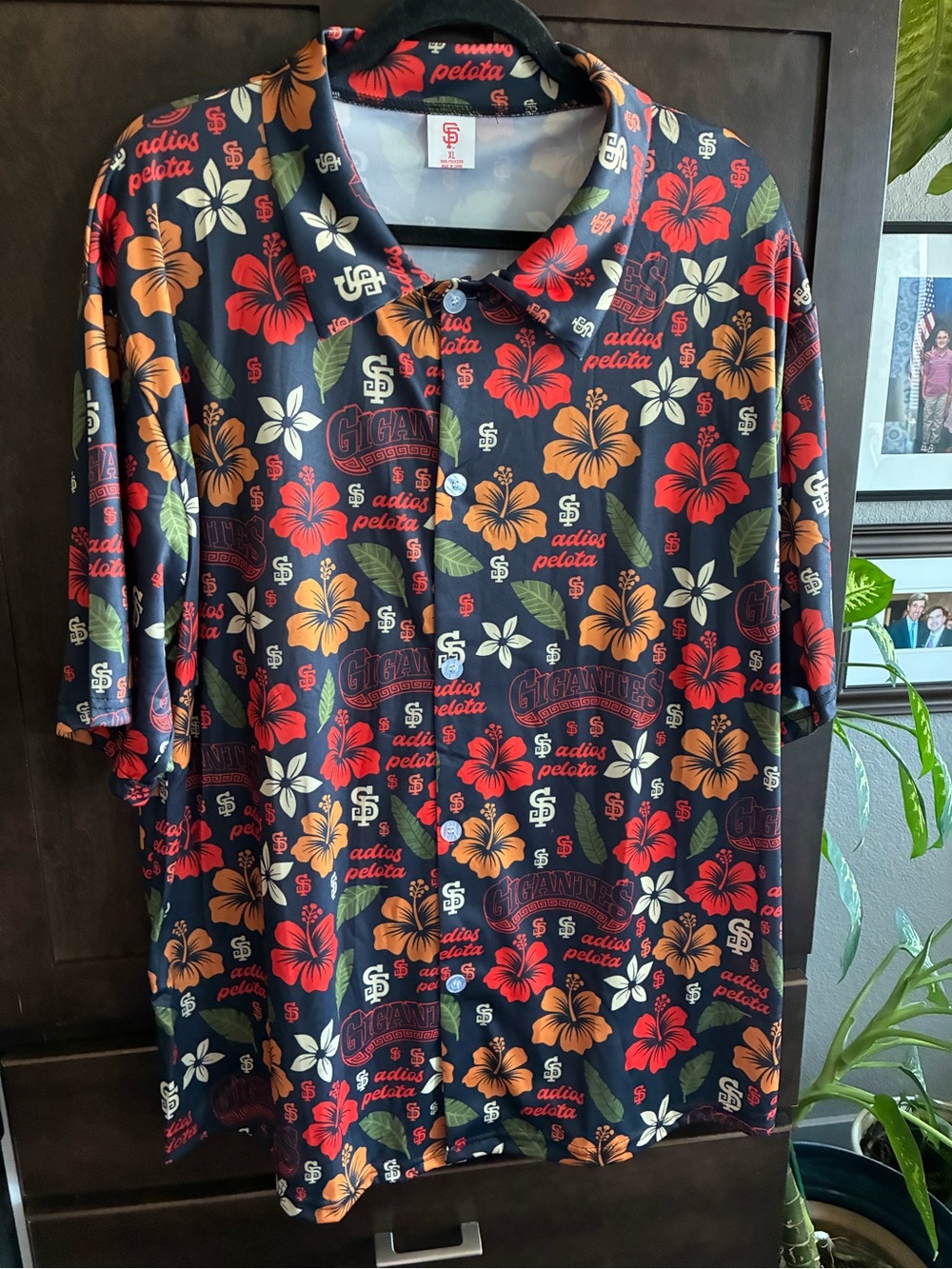 Limited Edition San Francisco Giants Hawaiian navy floral Button-Up Shirt Sz XL